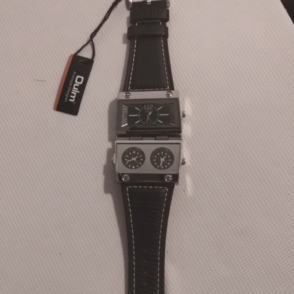 Oulm Military 3 Time Zone Hinged Big Face Mens Watch Black/Silver Quartz Analog